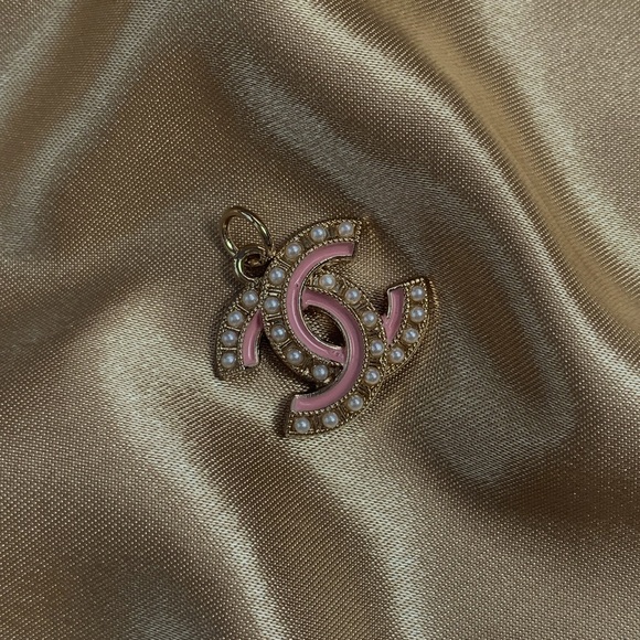 Chanel Vintage Pearl CC Charm - Picture 1 of 2